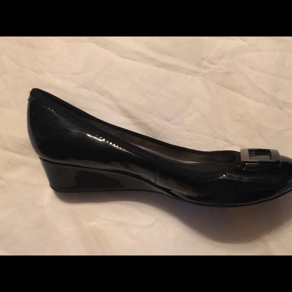 Shoes - Picture 2 of 4